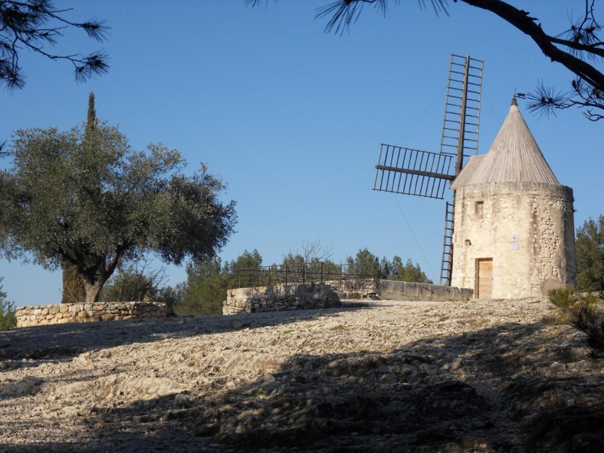 Lou Meinado Saint-Martin-de-Crau Exterior foto